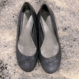 Cole Haan size 5 metallic navy blue flats